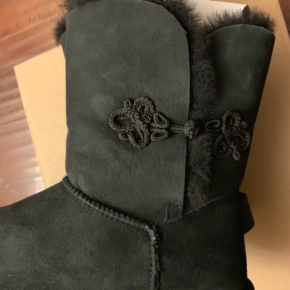UGG Bailey Genuine Shearling Lined Boot - Picture 5 of 8